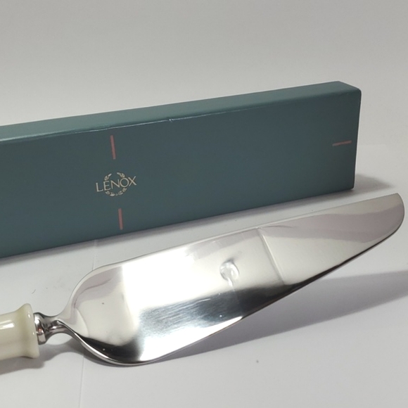 Lenox Holiday "Holly" Cake Server - Picture 3 of 7